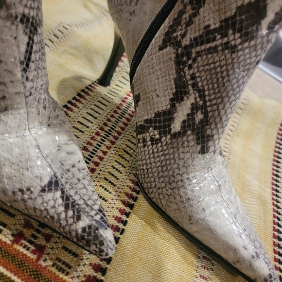Charles David Snakeskin Short Stiletto Boots Made In Italy Sz 9 - Picture 10 of 16